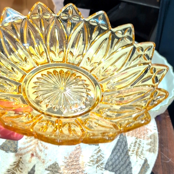 Vintage Amber Federal Glass Starburst Sunflower bowl - Picture 5 of 7